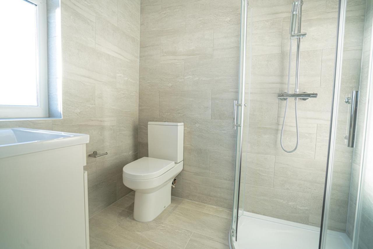 Holiday home Newly Refurbished Modern 4 Bed Detached House !